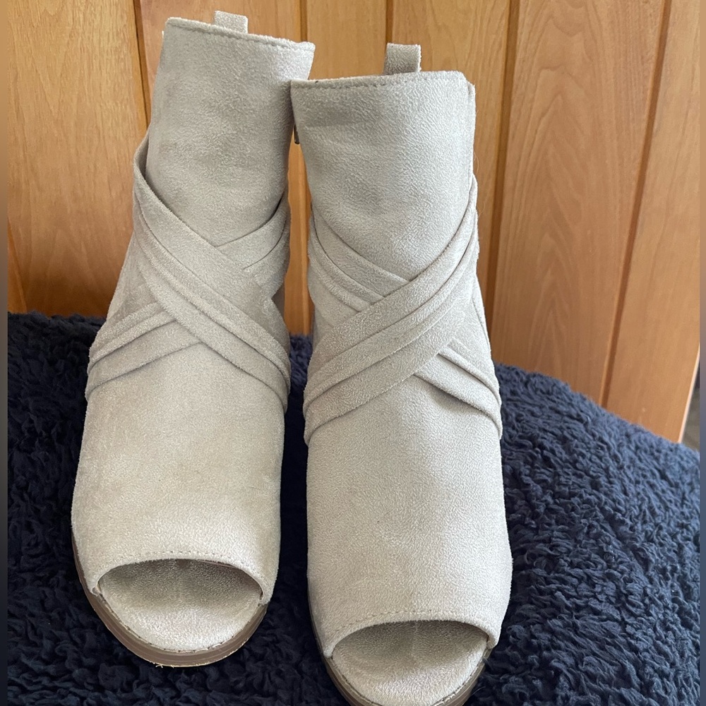 Only worn a few times